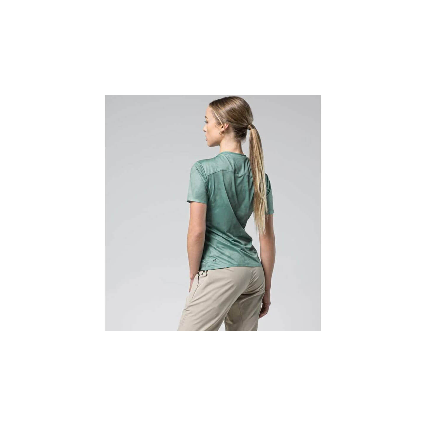 CAMISETA GOBIK MUJER TECH SPRUCE 2024