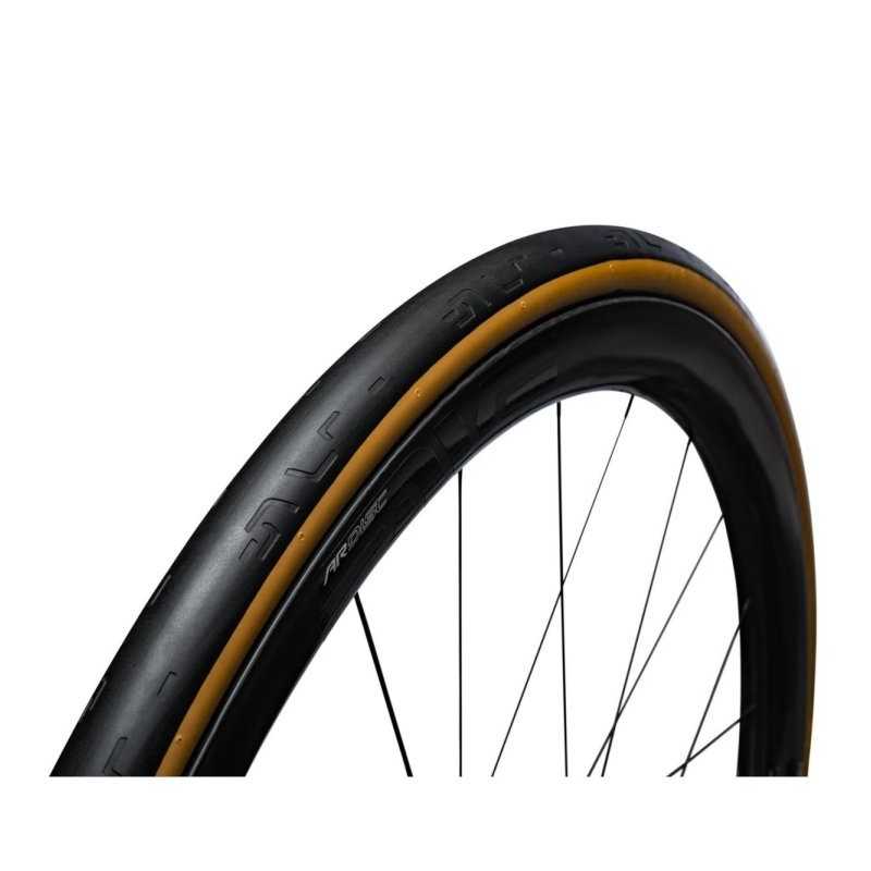 COMPRA LA CUBIERTA ENVE SES 700X25 TR CREMA AL MEJOR PRECIO